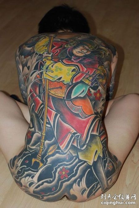 满背彩色武士纹身图案