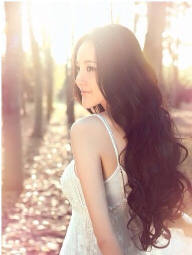 45岁中年女性适合的大卷烫发发型，减龄显年轻
