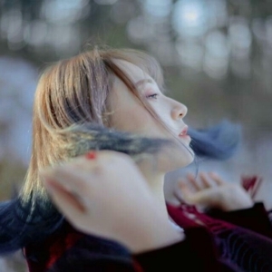 娇羞可爱治愈系女生qq头像