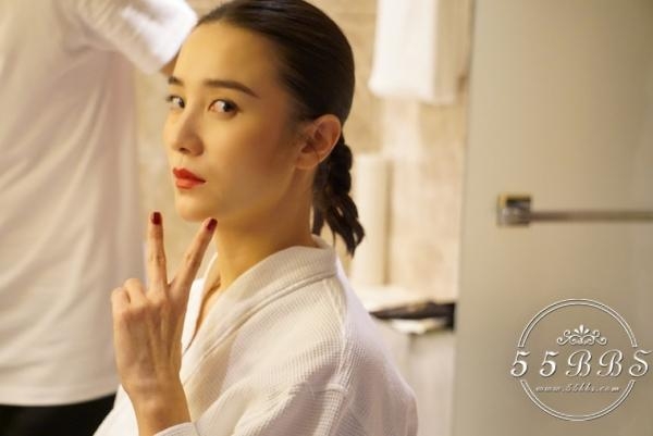 跟女神宋佳学习扎发发型 时髦简单又好学！