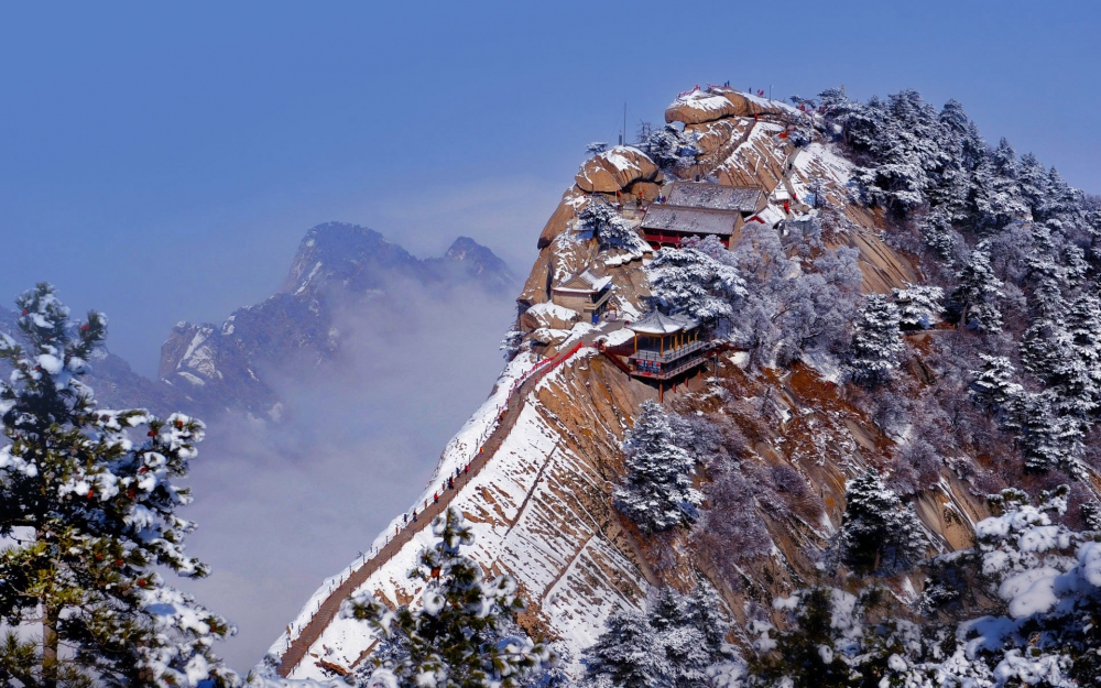 唯美雪景那个山峰电脑桌面壁纸