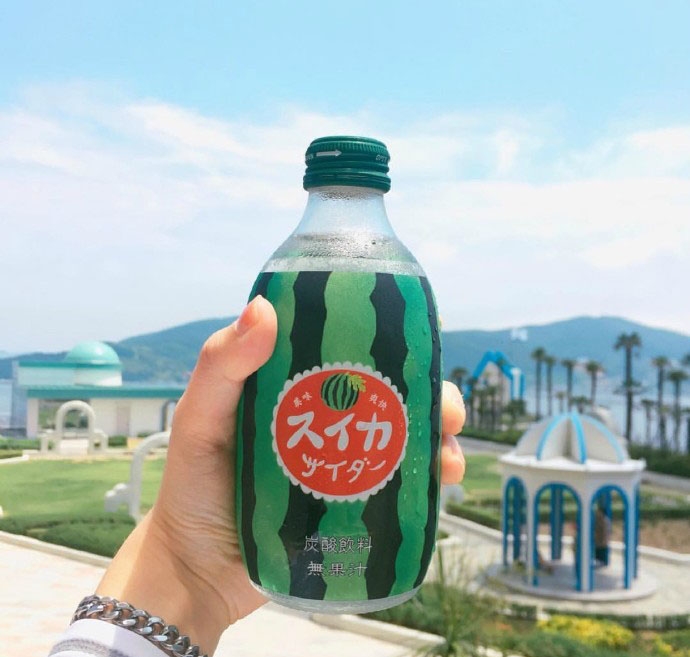 最近在韩国大热的果汁汽水 有四种口味哦