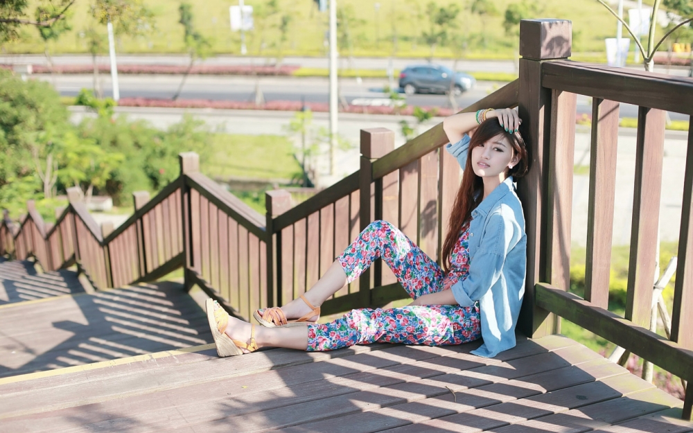 初夏唯美清新长发美女气质写真桌面壁纸第二辑