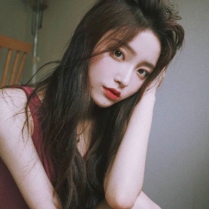 娇羞可爱治愈系女生qq头像