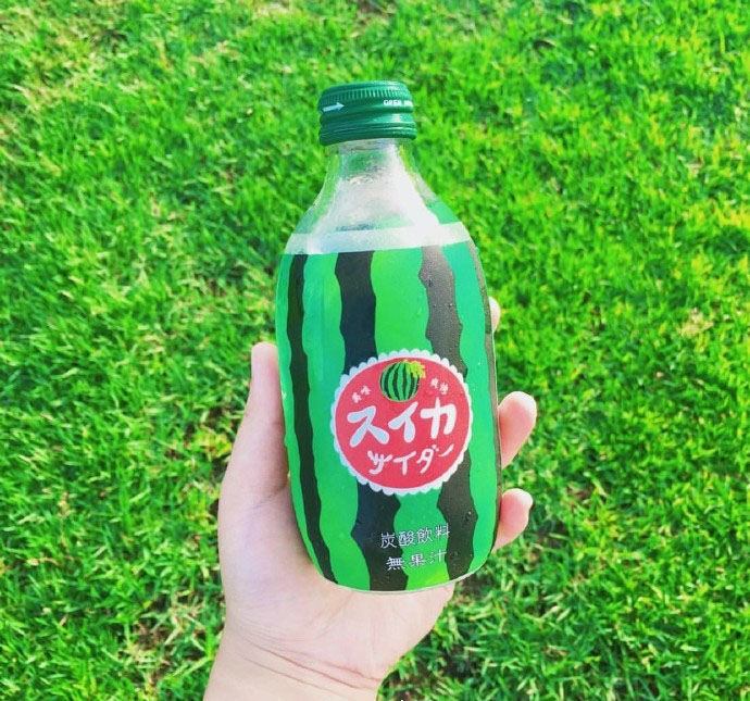 最近在韩国大热的果汁汽水 有四种口味哦