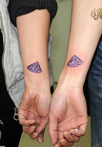 情侣手腕紫色钻石纹身