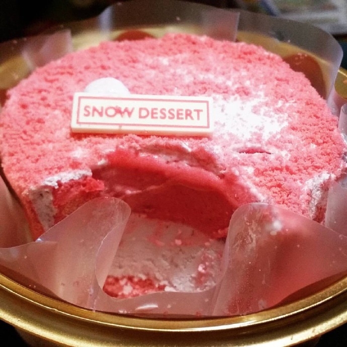 韩国Snow dessert推出的草莓芝士冰淇淋蛋糕 完全没有抵抗力