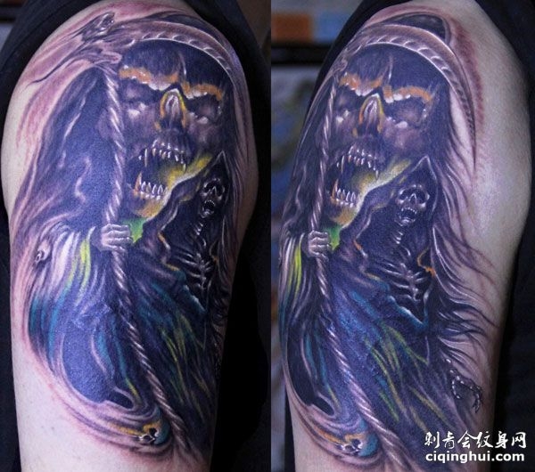 大臂上的恶魔死神纹身