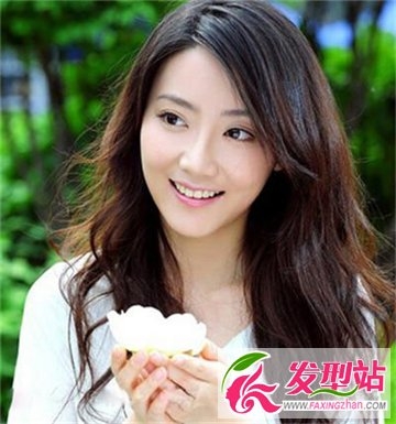 简单女生长发 迷人千遍不是罪
