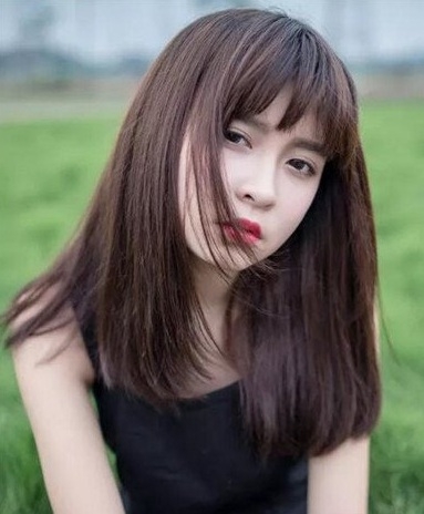 黑色长直发清纯好看发型女