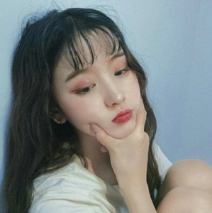 天生丽质长发女神微信头像
