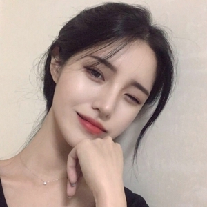 天生丽质长发女神微信头像