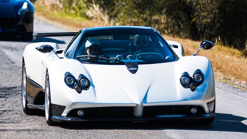 Pagani Zonda F跑车汽车桌面壁纸