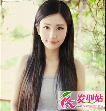 简单女生长发 迷人千遍不是罪