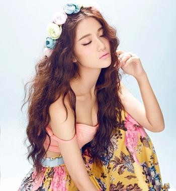 10款卷发发型 勾勒脸部轮廓展现美女风范