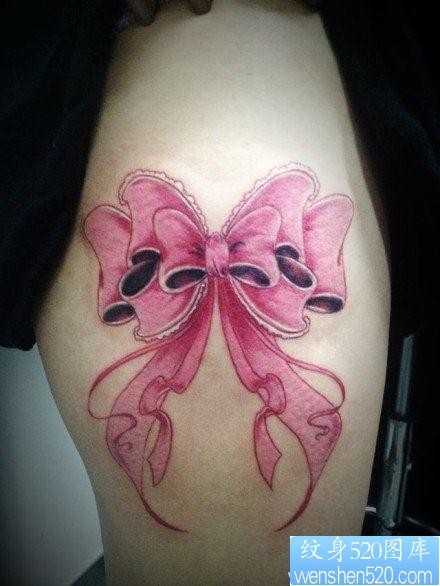 女人腿部精美好看的蝴蝶结纹身图片