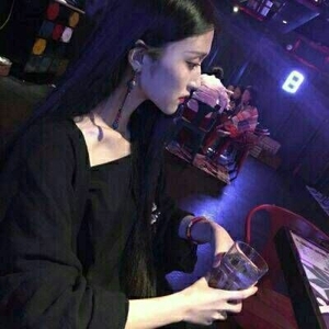 帅气任性美女qq微信头像