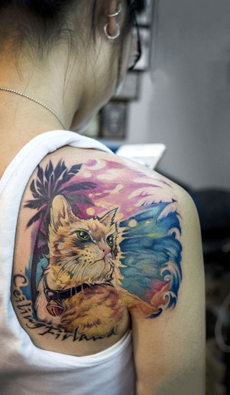 后背彩绘一只向往海边的猫