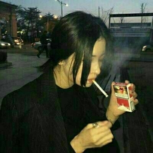 帅气任性美女qq微信头像