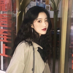 天生丽质长发女神微信头像