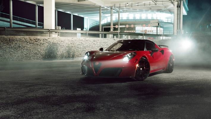 Alfa Romeo经典红色跑车图片大全
