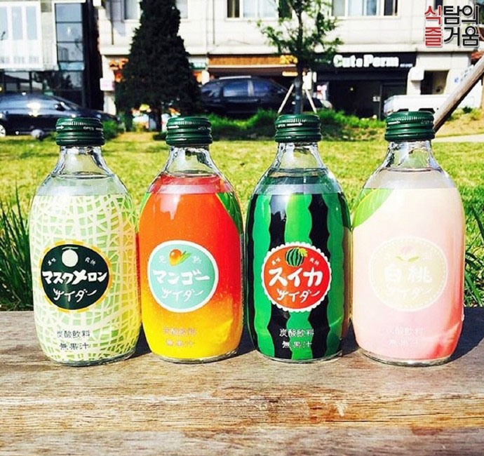 最近在韩国大热的果汁汽水 有四种口味哦