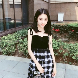 天生丽质长发女神微信头像