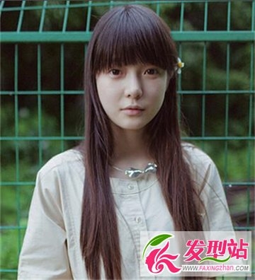 简单女生长发 迷人千遍不是罪