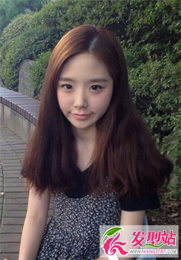 女生水晶般耀眼的中长发发型 如诗如云的可爱发型