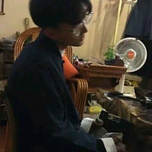 个性抓拽帅气小鲜肉男生头像