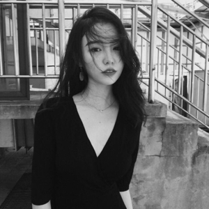天生丽质长发女神微信头像