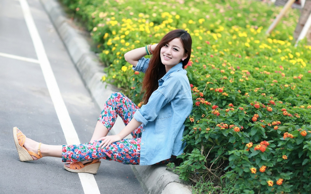 初夏唯美清新长发美女气质写真桌面壁纸第二辑