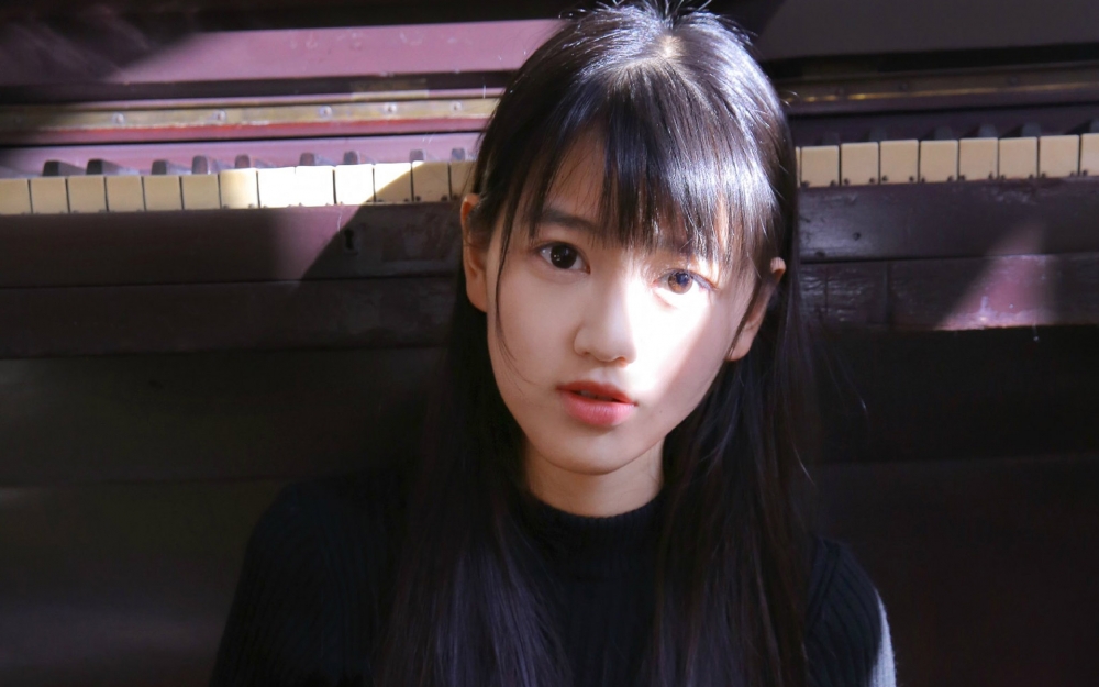清纯可人长发美女唯美写真图片桌面壁纸