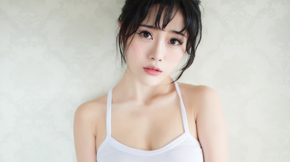 清纯美女可爱俏皮写真高清桌面壁纸