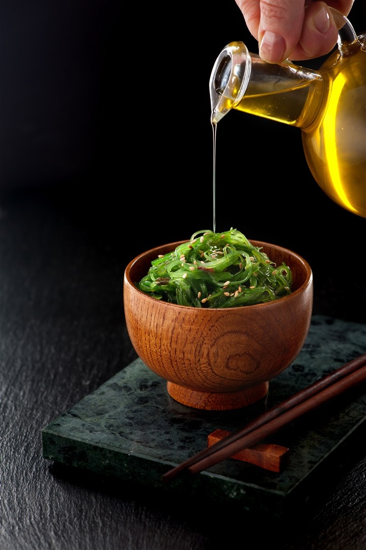 往泡菜上放油