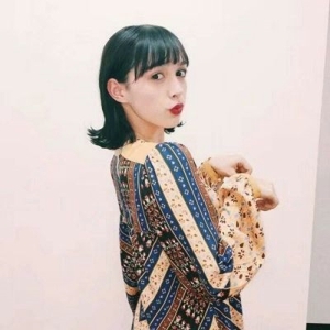 我们讨厌一个人，往往因为彼此太相似  时尚温柔大方漂亮欧美美女头像