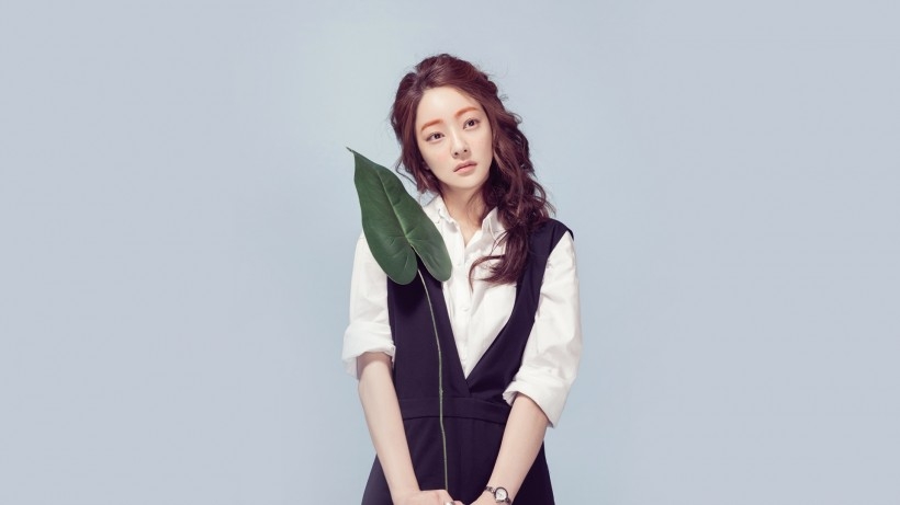 韩国美女明星徐孝琳桌面壁纸