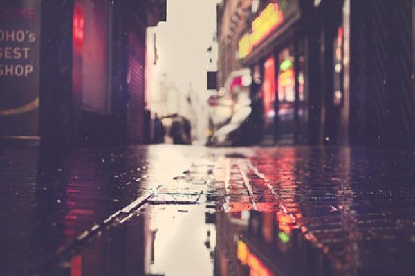 小清新的意境唯美图片   下雨天说不出的安逸