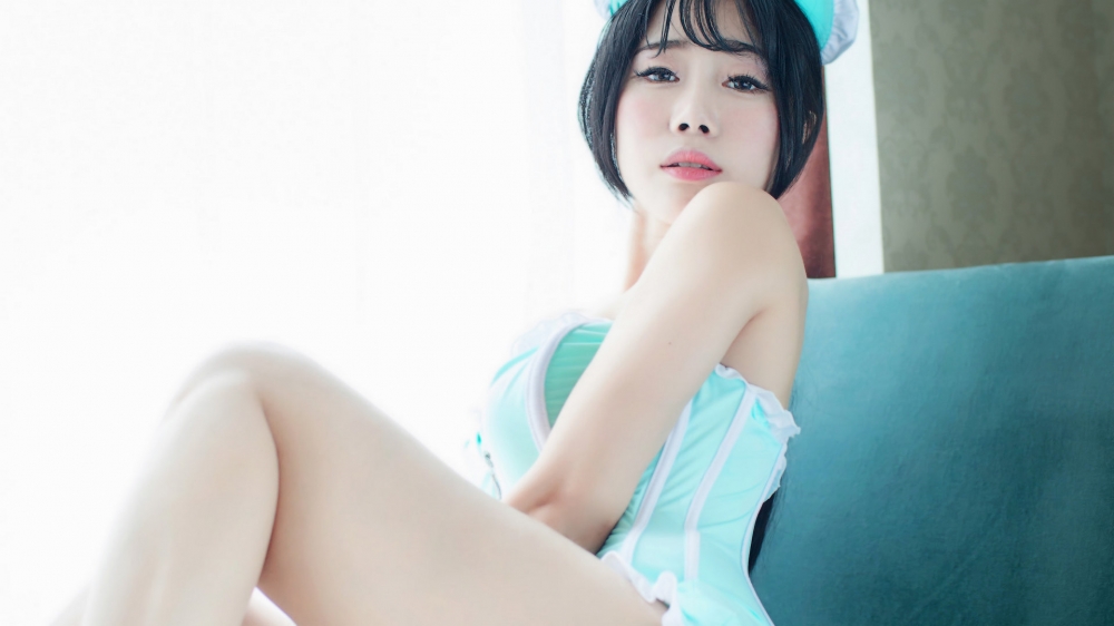 清纯美女可爱俏皮写真高清桌面壁纸