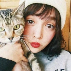 我们讨厌一个人，往往因为彼此太相似  时尚温柔大方漂亮欧美美女头像