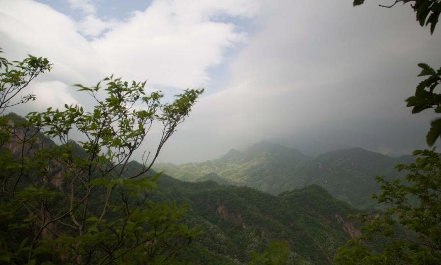 雨后初晴的泰山图片