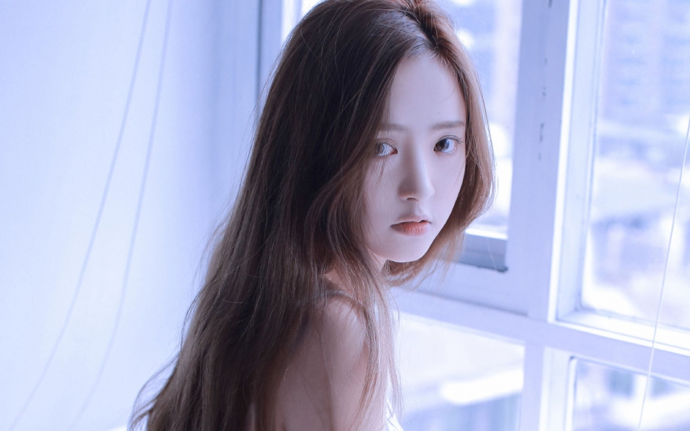 清纯美女唯美居家桌面壁纸