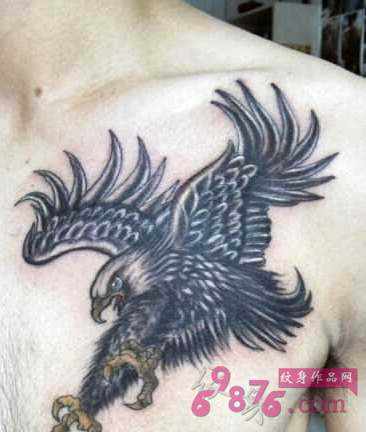 男性胸部霸气的老鹰纹身图案
