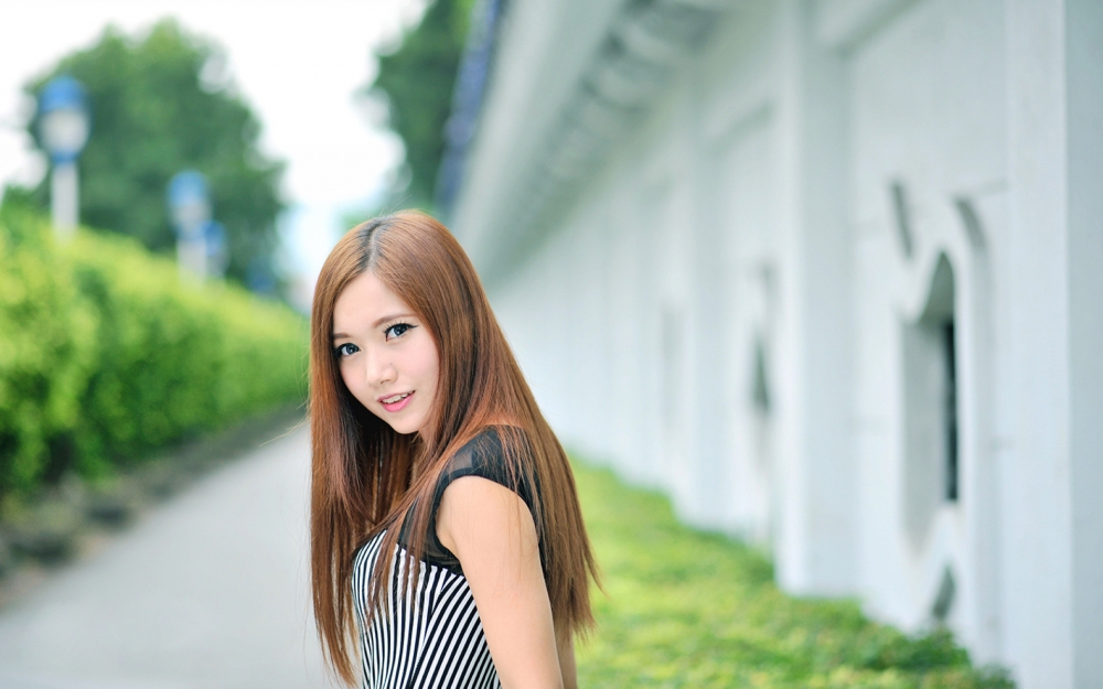 夏季小清新街拍美女筱涵气质写真桌面壁纸