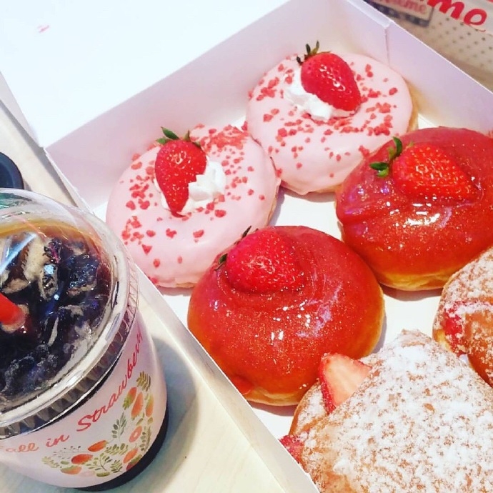 韩国krispykreme推出的딸기도넛草莓甜甜圈系列 少女心爆棚
