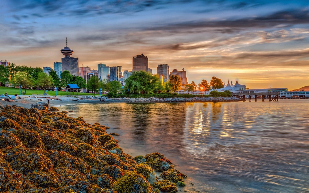 加拿大温哥华码头夕阳风光桌面壁纸