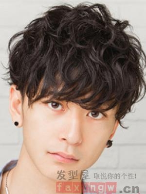 男生微烫发型多少钱  时尚帅气无价宝