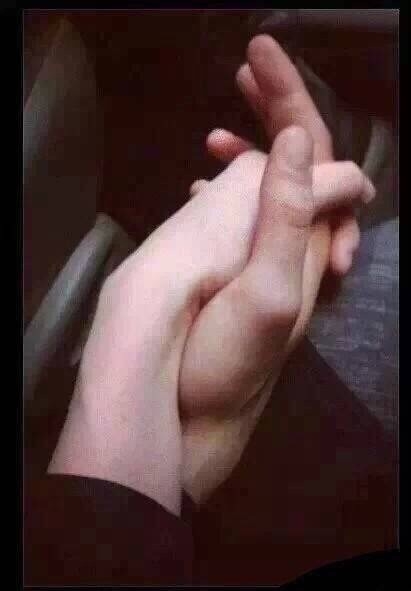 祝愿所有看到这条微博的人，将来结婚都是因为爱情，而不是因为合适。