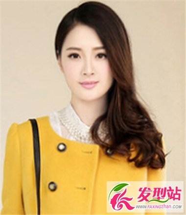 穿卫衣或者风衣适合什么发型 女生时尚百搭春秋卷发发型