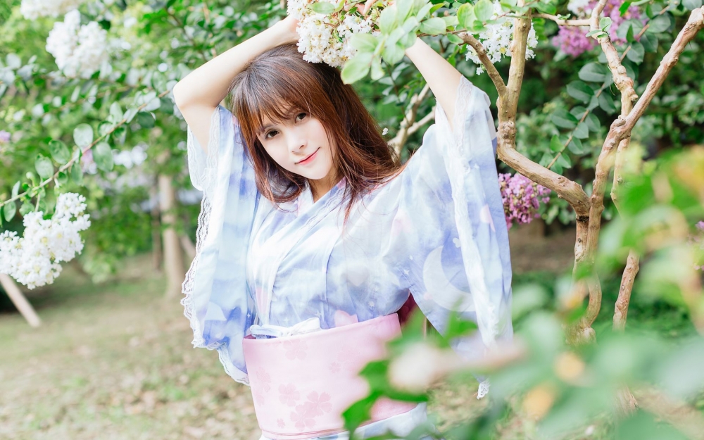 清纯萝莉美女户外写真桌面壁纸